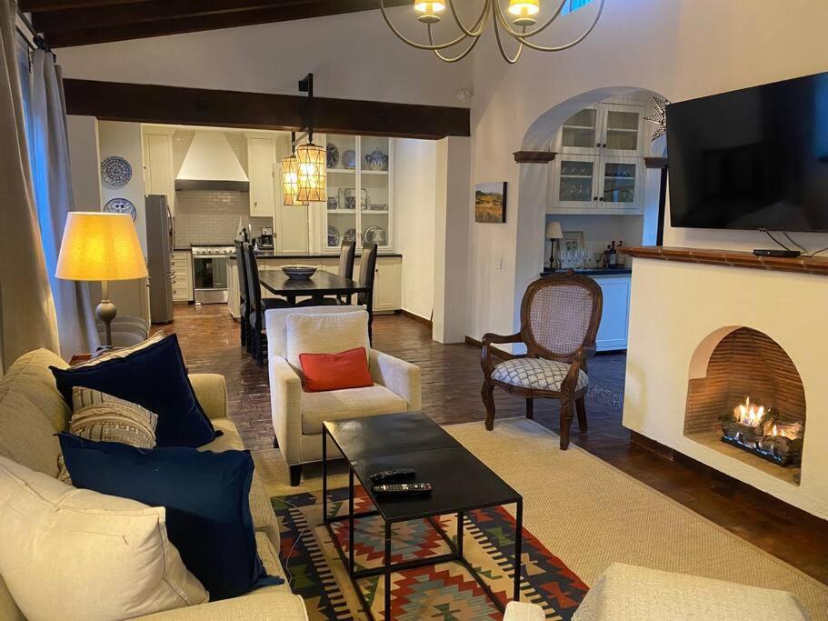 Villa Lovely With Terrace Views - Casa Cielo Grande *